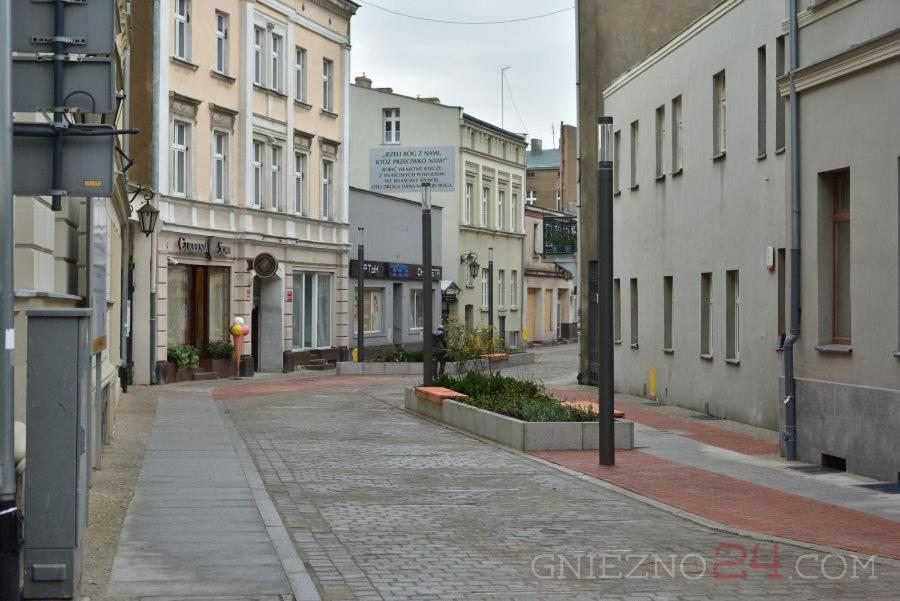 Marzec Apartamenty Гнезно Екстер'єр фото