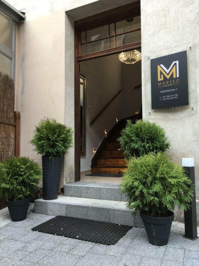 Marzec Apartamenty Гнезно Екстер'єр фото
